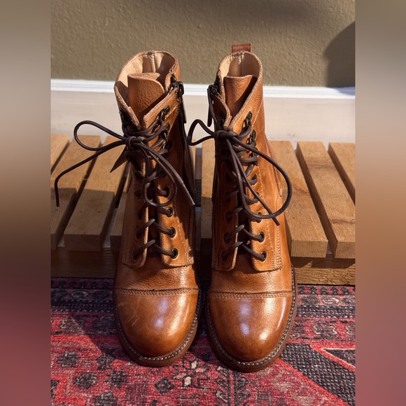 NET BED STU CAMEL TAN LEATHER LACE UP ZIP UP HEELED BOOT
6 36 - Picture 2 of 9